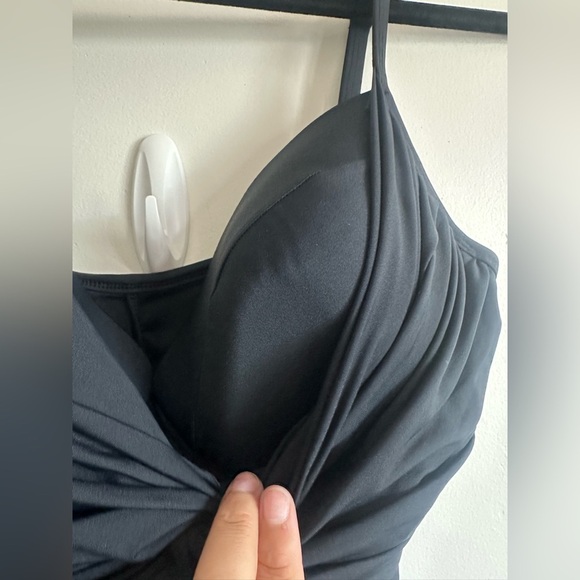 Like New La Blanca Tummy Control Ruched Black One Piece Size 12 - Picture 3 of 4